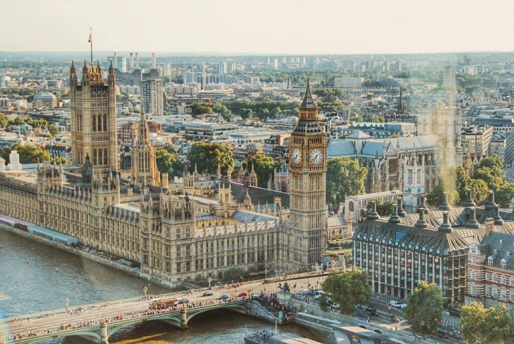 How To Explore London, UK : Traveling on Budget to London 10 Tips with Bonus 2 Traveling On Budget to London
